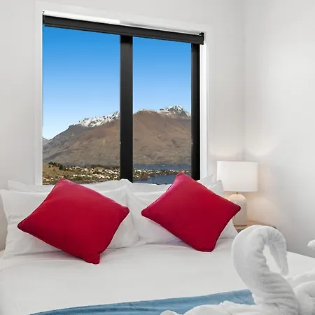 A Luckie Charm - 3-Bedroom Townhouse With Spectacular View Queenstown Exterior photo